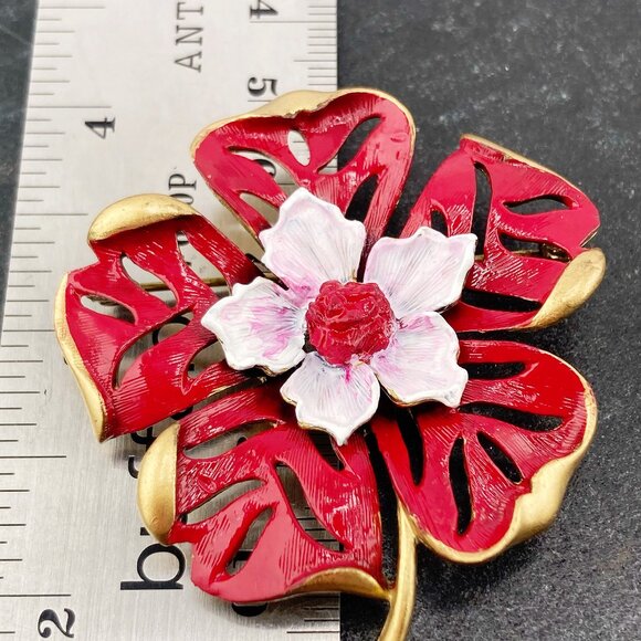 VINTAGE Red white enamel and brass toned metal dimensional flower brooch big pin - Picture 3 of 10
